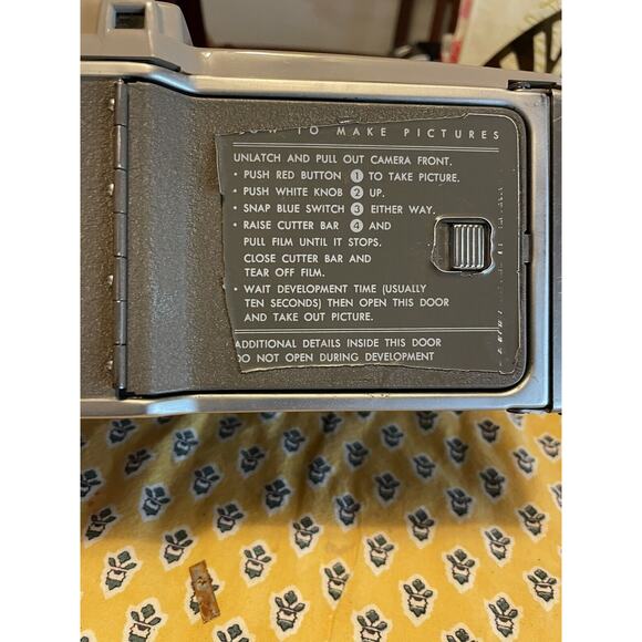 Polaroid J33 land camera w/ Leather Case - Picture 10 of 16